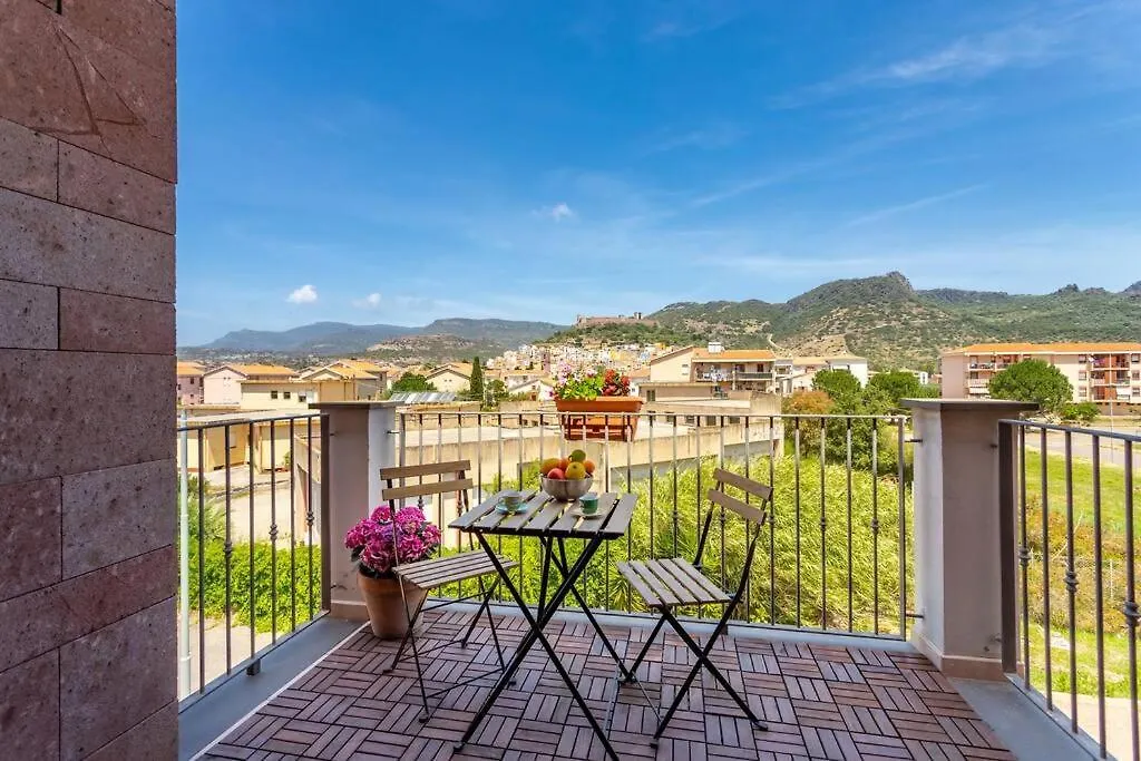 博萨Terrace With Castle View公寓 公寓
