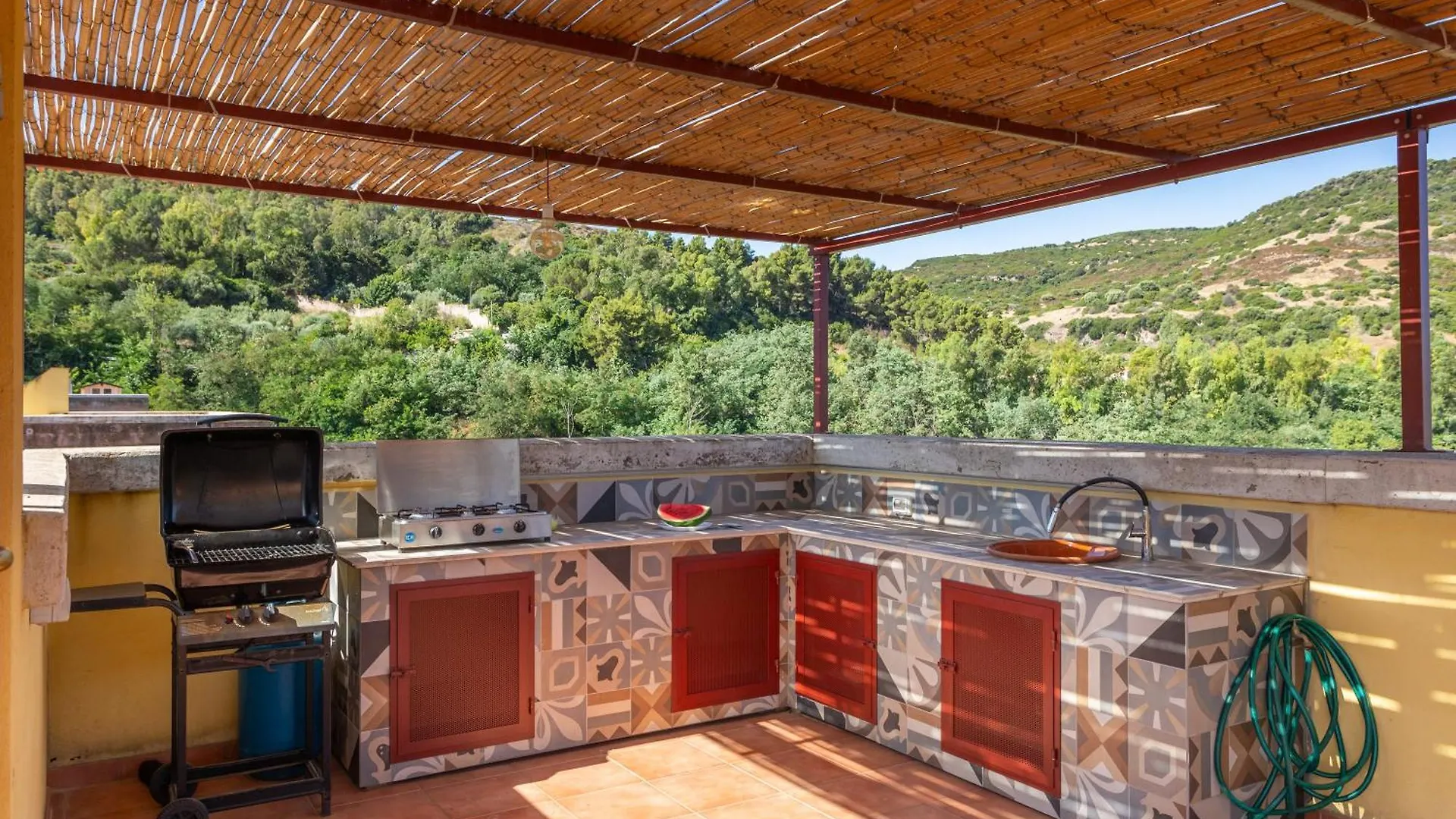 博萨Terrace With Castle View公寓 公寓 博萨